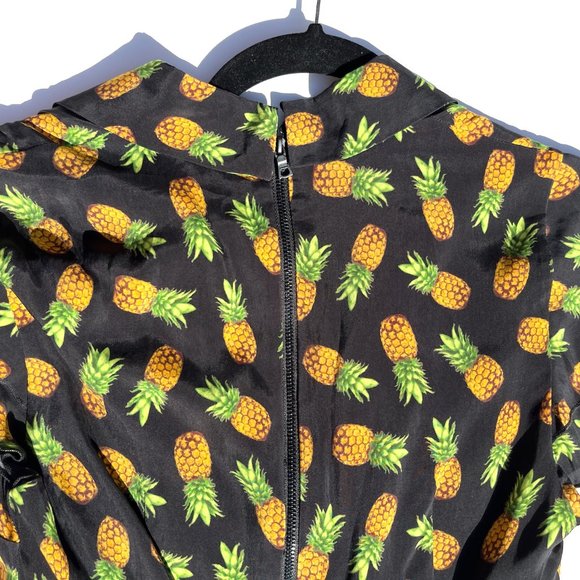 NWT Alice + Olivia Black V neck Pineapple Print Mini Dress Romper 2 - Picture 4 of 9